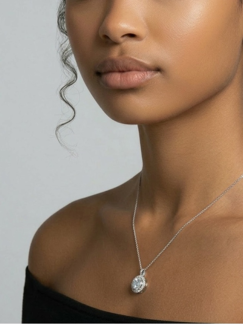 👼🏼 Silver Tone Halo Necklace w/ delicate Chain